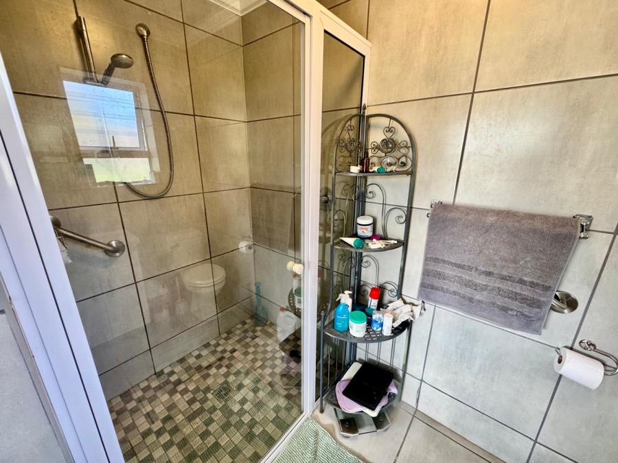 To Let 3 Bedroom Property for Rent in Stilbaai Wes Western Cape